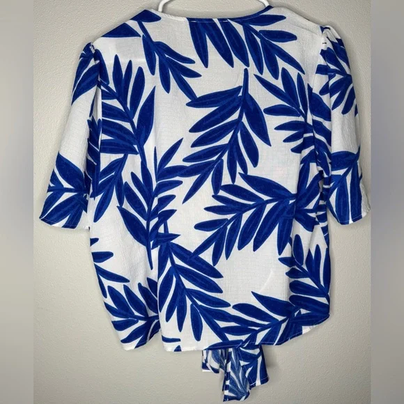 C by one Blue and White Relaxed Tie Front Blouse tropical leaves flowy sz large - Picture 5 of 5